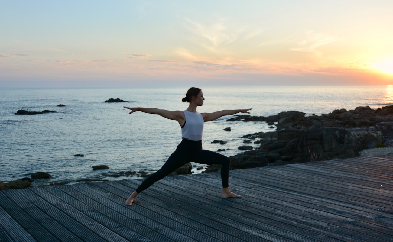 Yoga Asana Krieger 2 am Meer